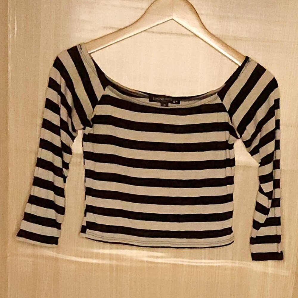 Living Doll Black Tan Knit Stretchy Stripe Cropped Long Sleeve Top Medium